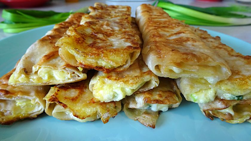 Быстрые палочки из лаваша с яйцом и зеленым луком