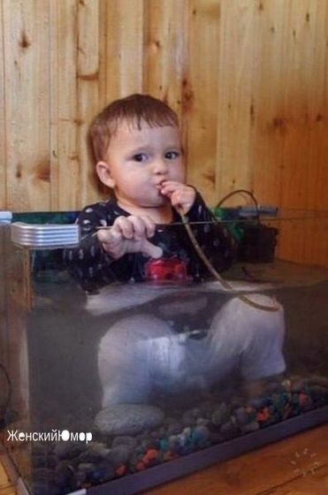 Когда ребёнок неожиданно притих)))