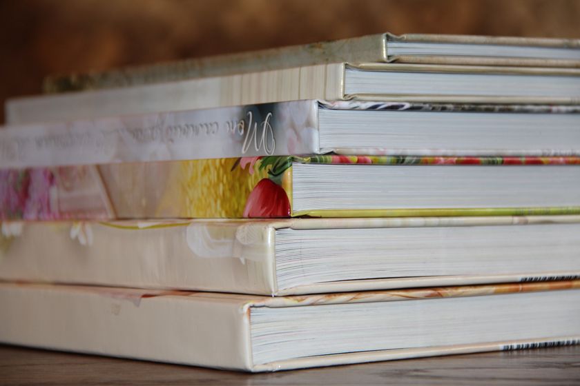 Книжки ,которые хранятся у меня дома)).Какие можно придумать фотокниги в вашу семейную библиотеку?