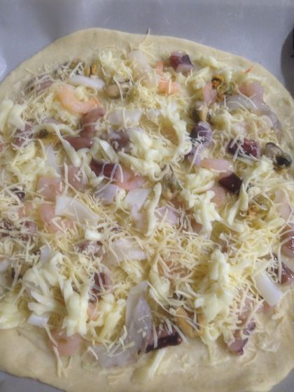 Напекла пиццы с морепродуктами