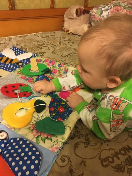 Игровой коврик малышу.