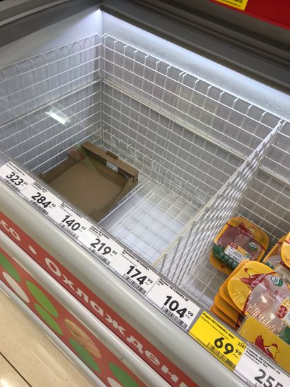 Полки пусты