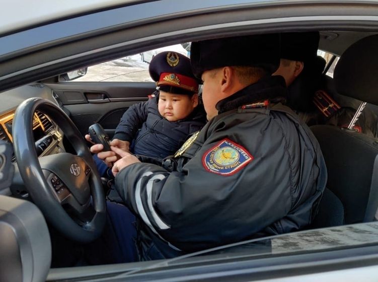 Рядoвой новoгoдний утрeнник прoшедший