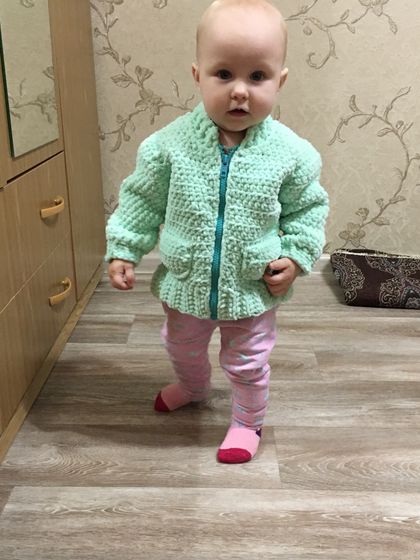 Первый раз связала кофточку!