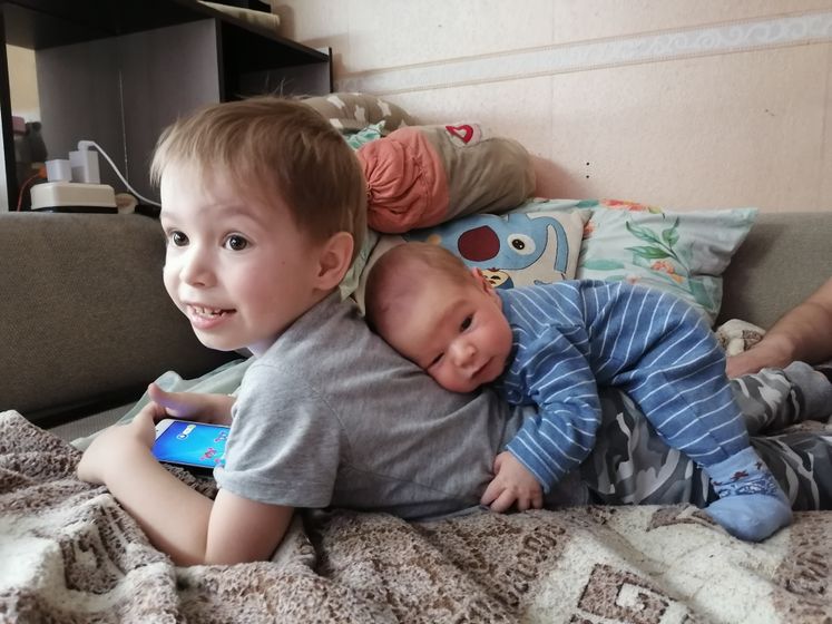 Две недели - мама двух)