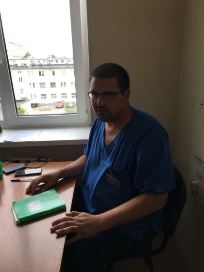 Как таких держат