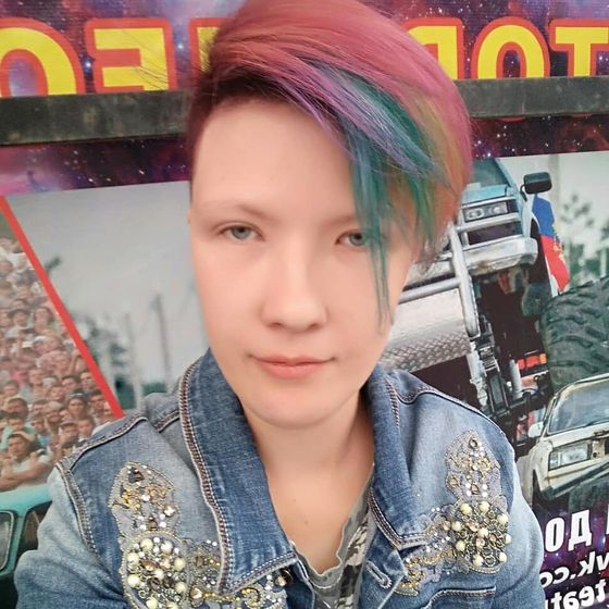 Голова рукам покоя не дает. Нравлюсь сама себе) покрасилась.