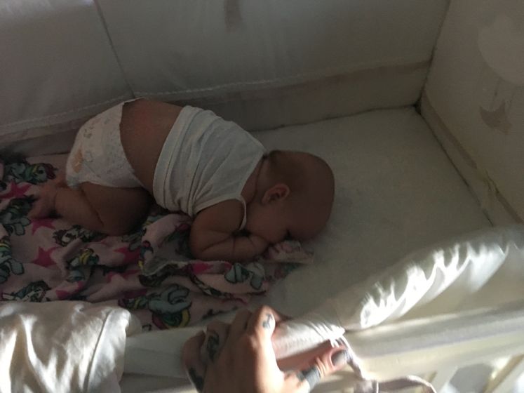 Ползание во сколько .?