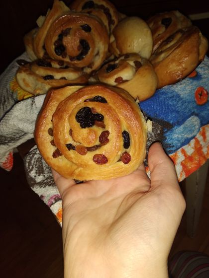 Булочки с изюмом