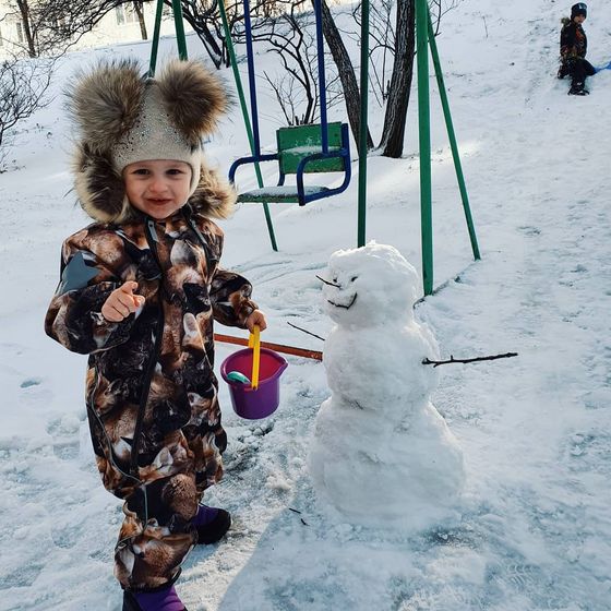 Первый снег??Наигрались в снежки,лепили