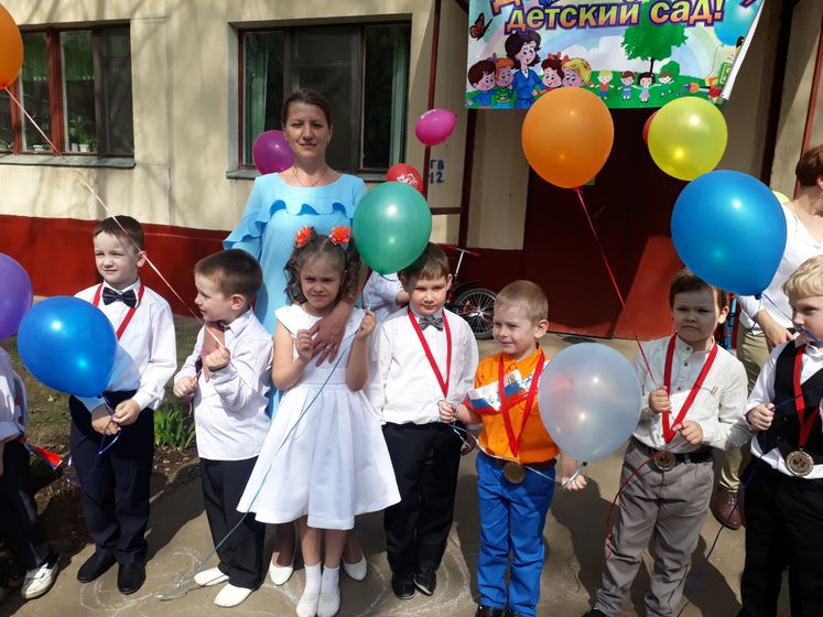 Кто-то только родился,