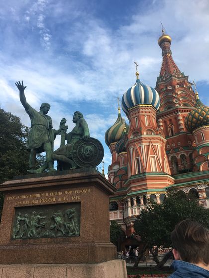 Побывать в Москве и