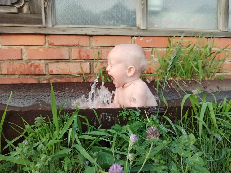 Сколько ж счастья поплескаться
