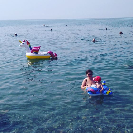 В каком возрасте Ваши детки впервые побывали на море? Как себя вели?