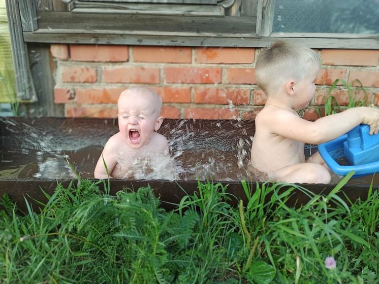 Сколько ж счастья поплескаться