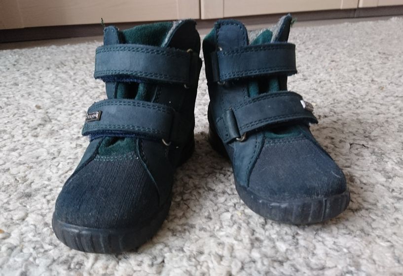 Продаю детские сапожки на осень