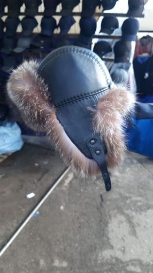 Шапка кожаная