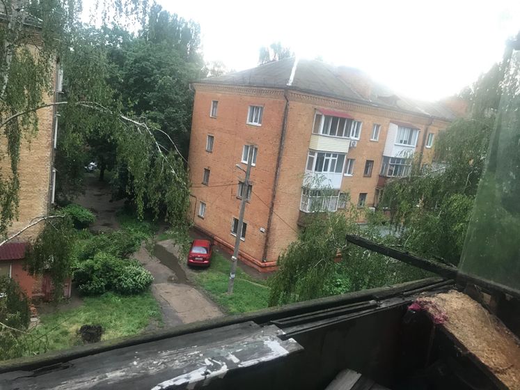 Балкон, 1 часть
