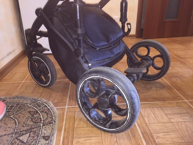 Продам коляску 3в1