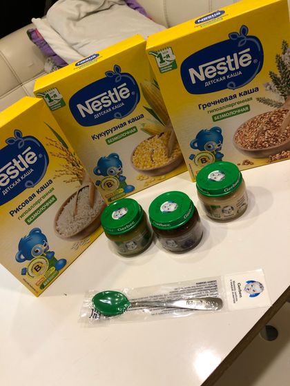 Попробовали пюрешки gerber и кашки nestle