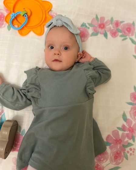 8 месяцев эта девочка
