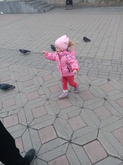 Настя и ёжики.