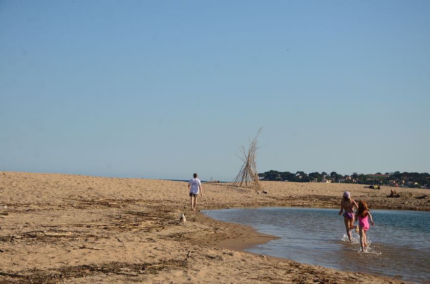 Подъём по реке и спуск по реке к морю.