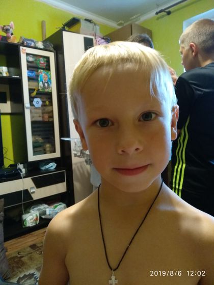 Сынуля подстриг челку,к 1