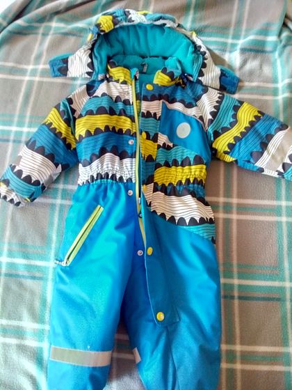 Новосибирск. Продам демисезонные и зимние комбезы на мальчика