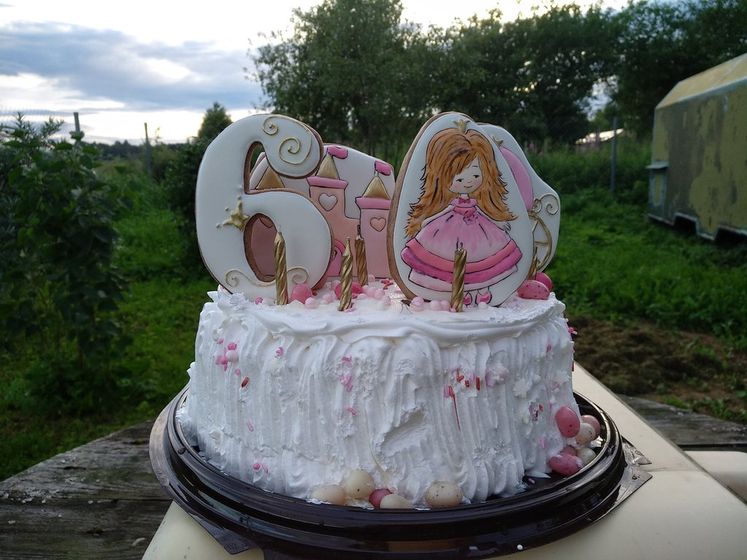 Евочке 6 лет.