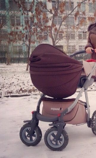 Здравствуйте девушки.я продою коляску 2 в 1 очень хорошом состоянии.покупали за 26.000 а продою за 15.000 рублей.Живу в Москве.